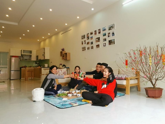 Loạt sao Việt hạnh phúc đưa người yêu về quê, nhà ăn Tết Loạt sao Việt hạnh phúc đưa người yêu về quê, nhà ăn Tết